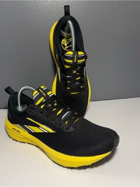 Brooks Revel 6 Pittsburgh (Men's size 9) CLEAN! Black & Yellow